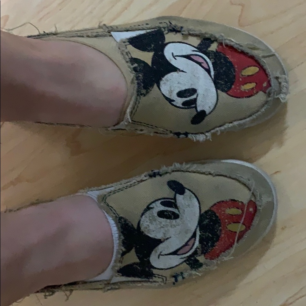 Mickey Mouse Crocs Size 6